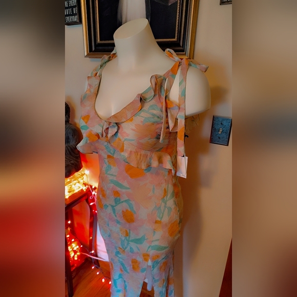 🩷$15 | Aster Floral Ruffle Dress – Size L – NWT - Picture 4 of 9